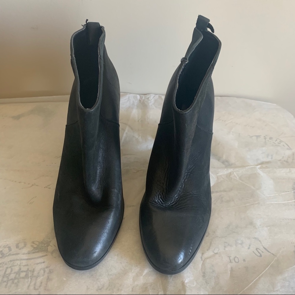 Gap | Black Solid Leather Neutral Minimalist Ankl… - image 2